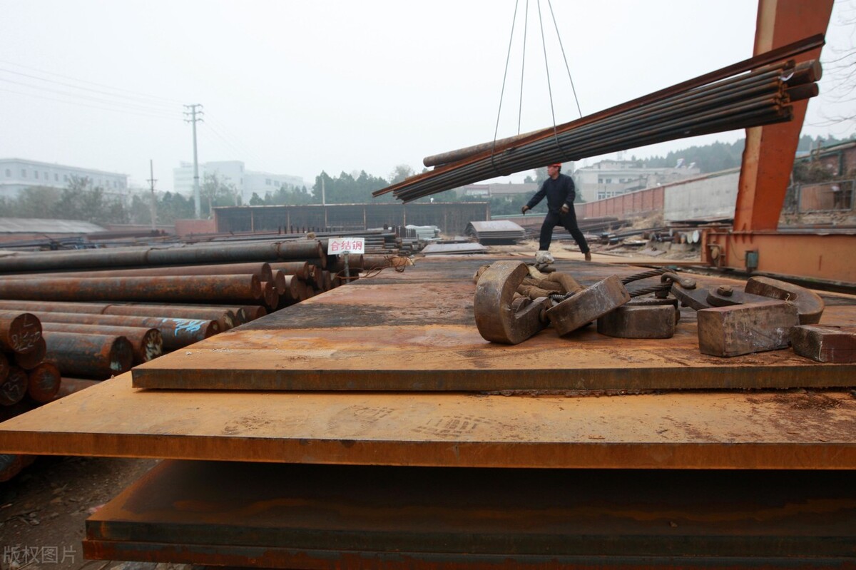 美国垄断芯片技术赚取巨大利润，我们可不可以限制钢铁产量？