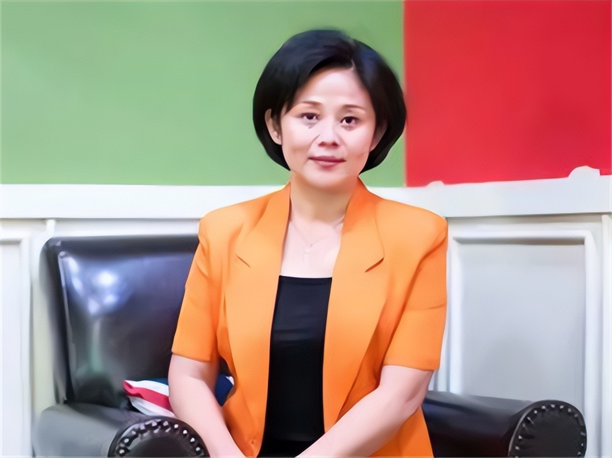 前央视主持患癌后，痛心反问：现在还有多少人过着我从前的生活