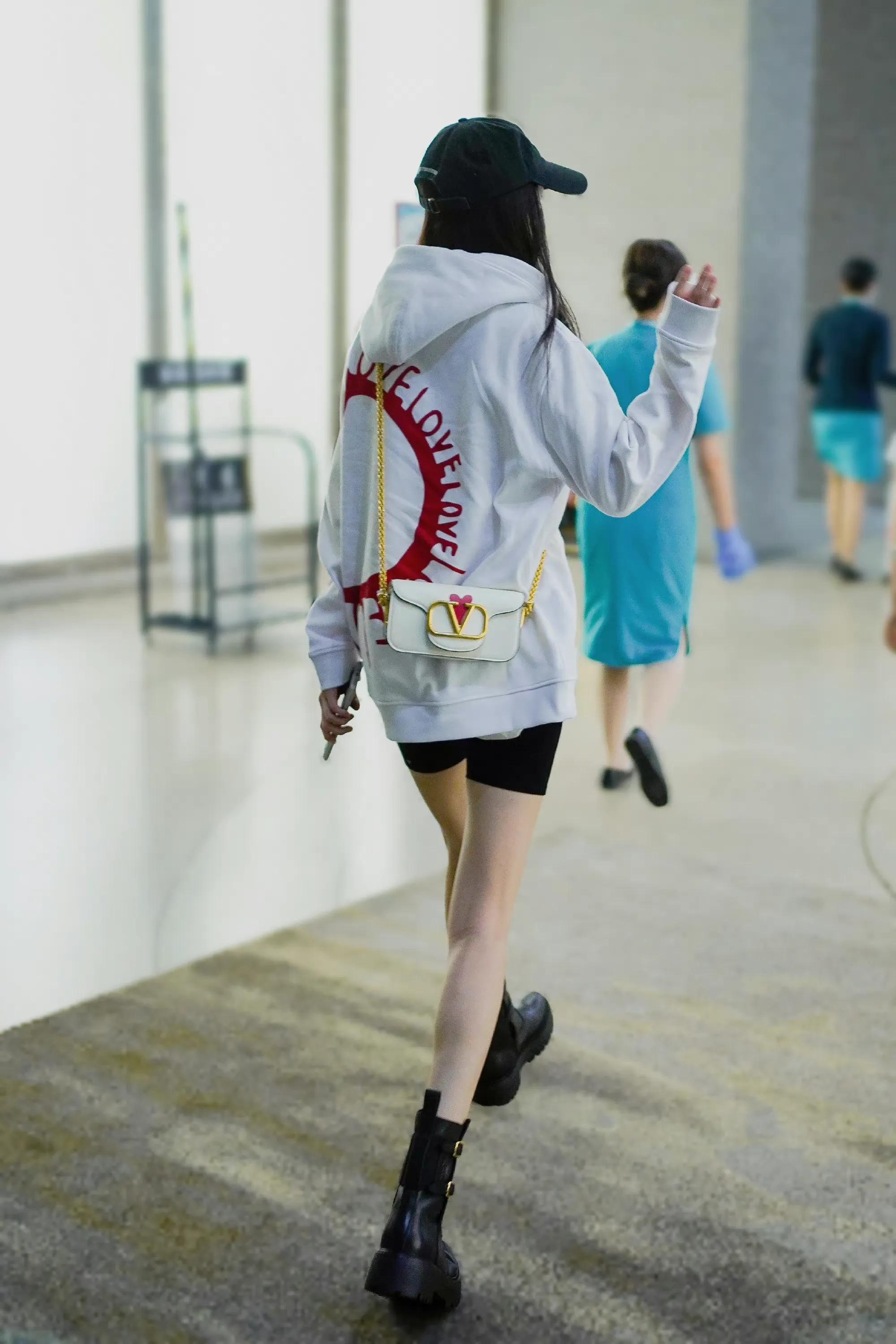 华伦天奴Loco 手袋欣赏