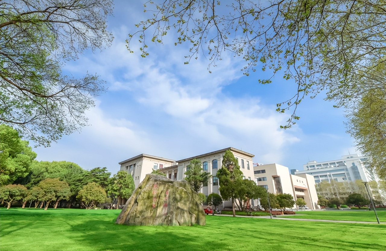 华中地区高校排名公布！华中科技大学痛失榜首，武汉大学逆袭翻盘