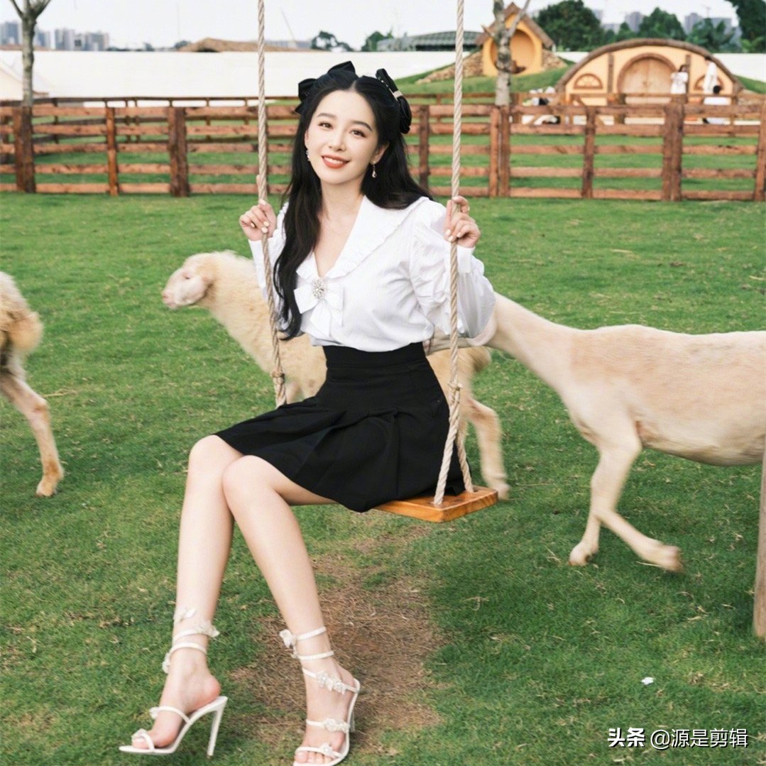 阚清子在草原清纯美照