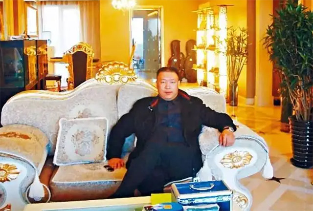 2015年华人富豪苑刚被害案：死后7个孩子来认父，其中5个为亲生