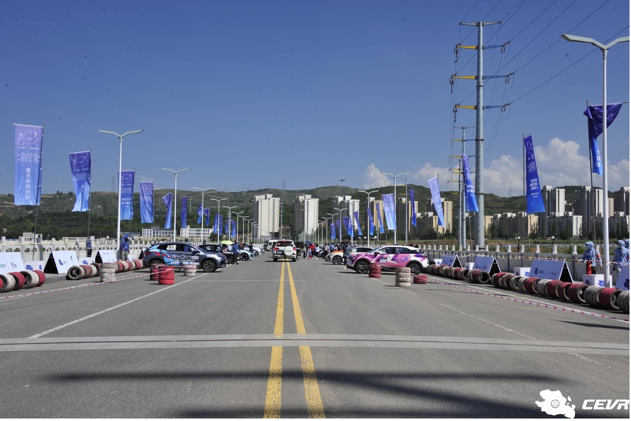 CEVR环青海湖（国际）电动汽车挑战赛圆满落幕