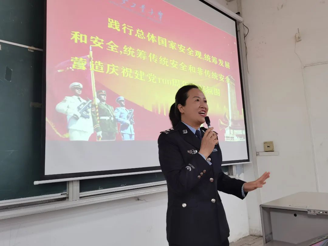 西安碑林公安｜从服务群众到三尺讲台，“宣教之花”吕欣用心镌刻芬芳警色