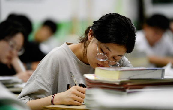 高考时双胞胎替考可行吗？官方：我有“火眼金睛”，看谁敢？