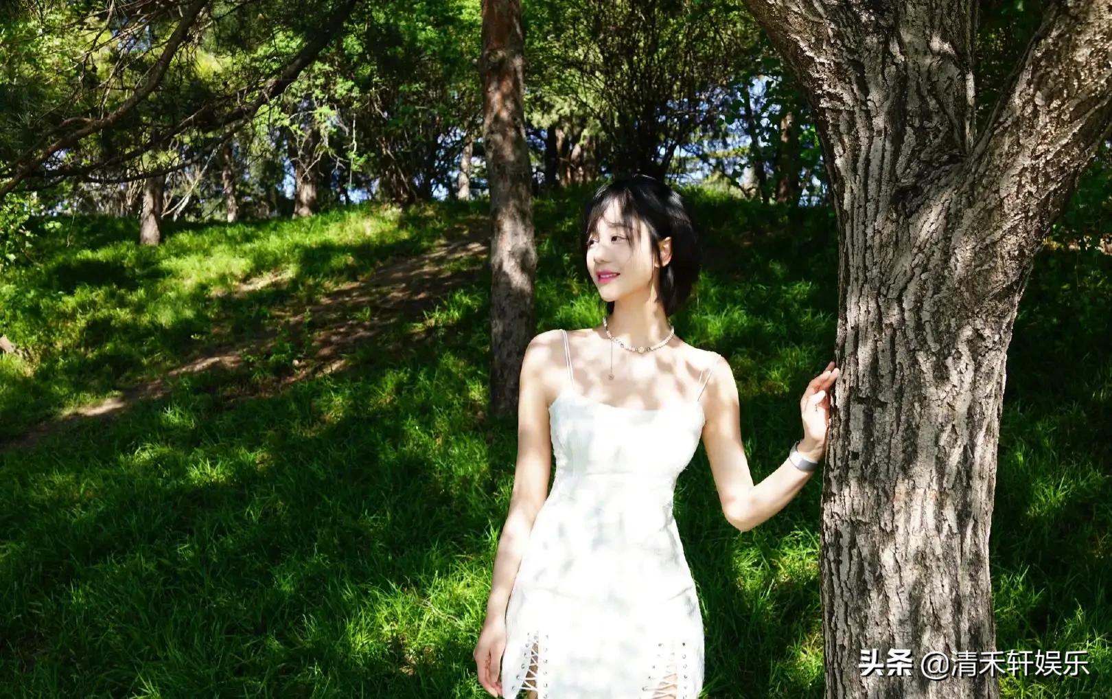 海陆，是一个活泼漂亮的小姐姐。爱外出旅游、也爱打拳，超酷