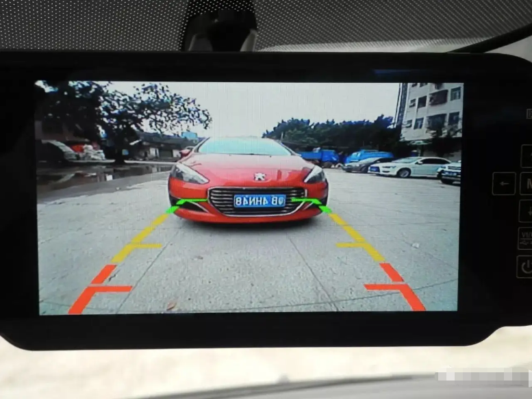 倒車影像有“紅黃綠”三條線，它們分別代表什么？很多車主不知道