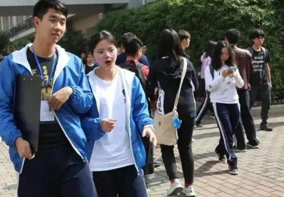 高考当天为啥不能穿校服？过来人说出答案，防止作弊只是一方面