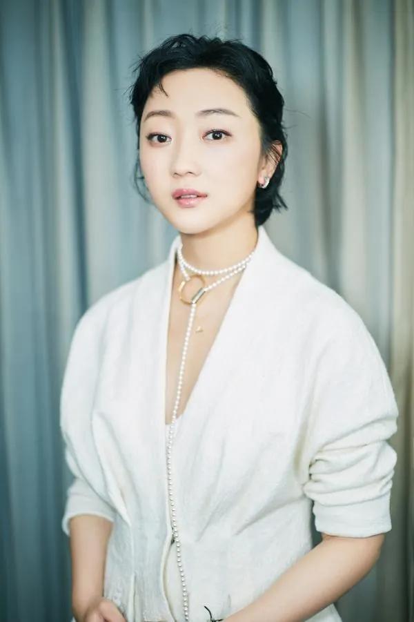 张瑶日常穿搭洋气减龄 影迷们看过她哪些作品评论关注转发分享收藏