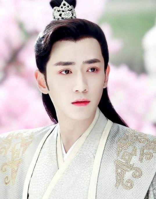 天生古装脸,这6位古装仪态美艳绝伦,网友直呼:造型"焊"脸上