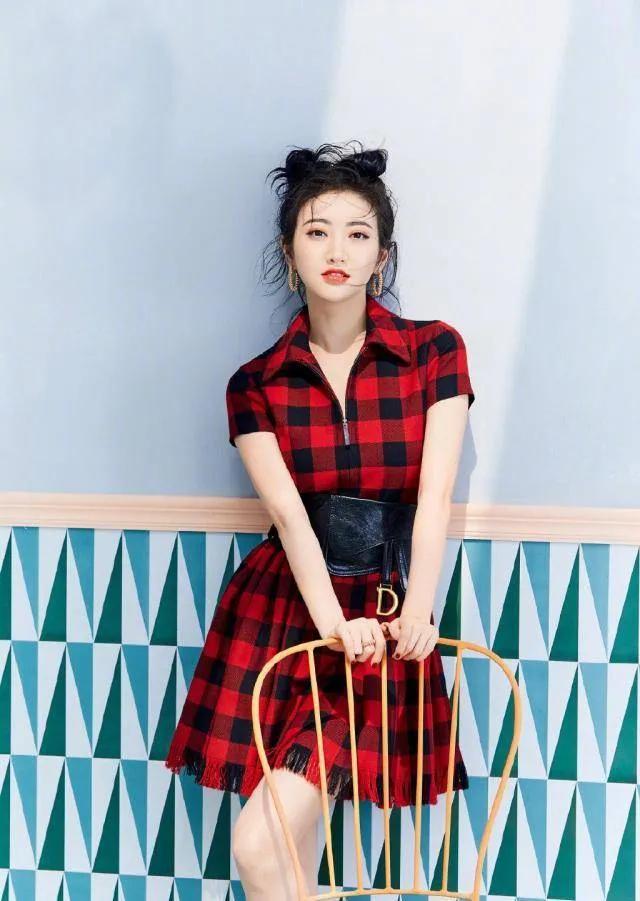 谁说格子套装土气？穿对了时尚大气，穿错了确实土掉渣