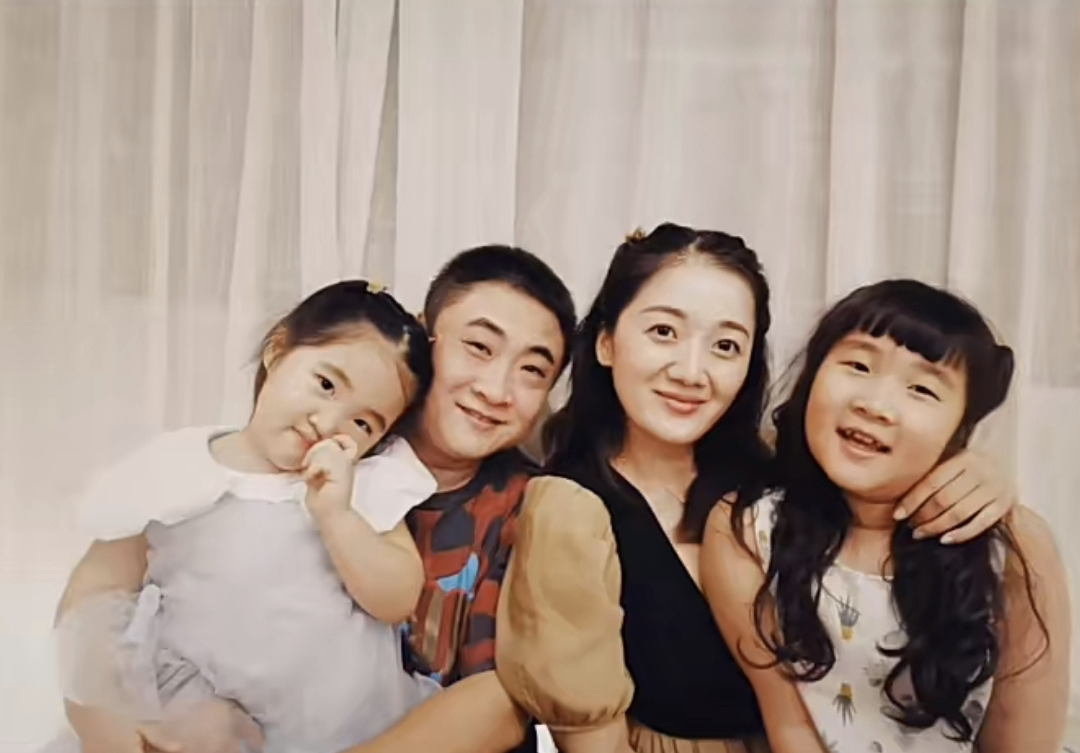 乔杉庆祝38岁生日，父女三人同框许愿超有爱，堪称共用一张脸