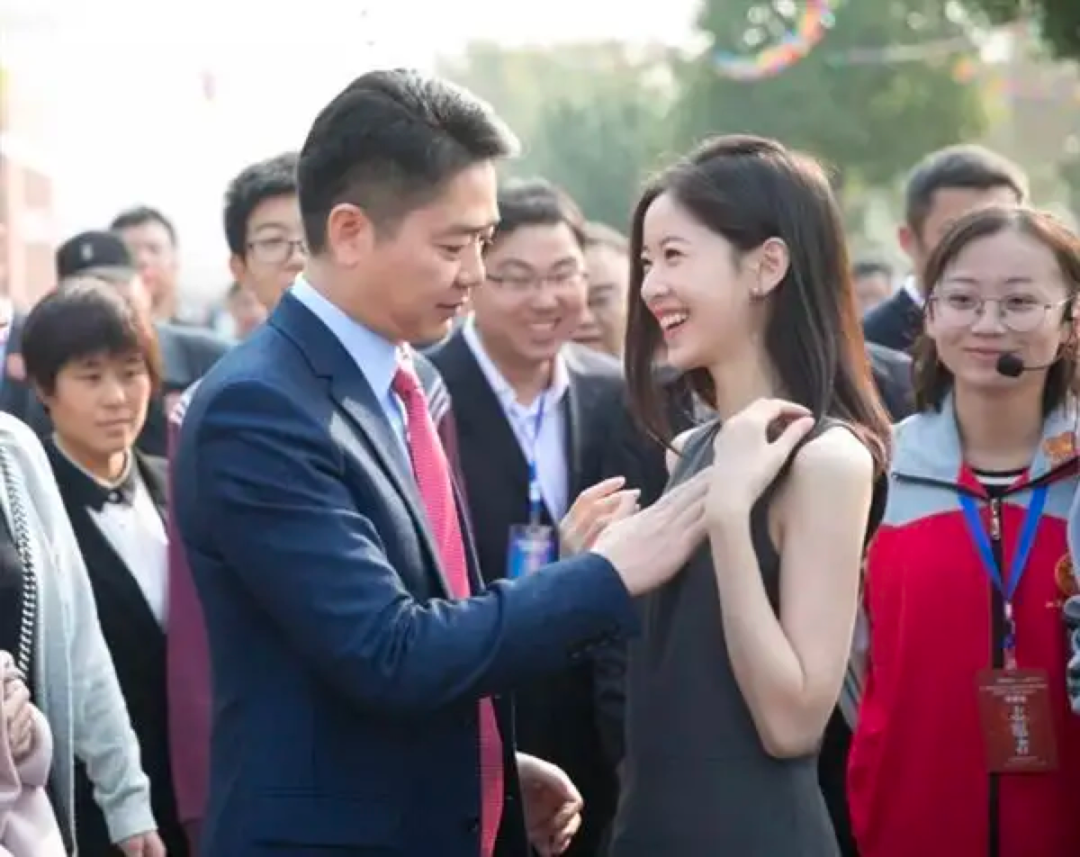 马斯克冷白皮大肚腩辣眼睛！嘲比尔盖茨身材不好的他，原来是垫底