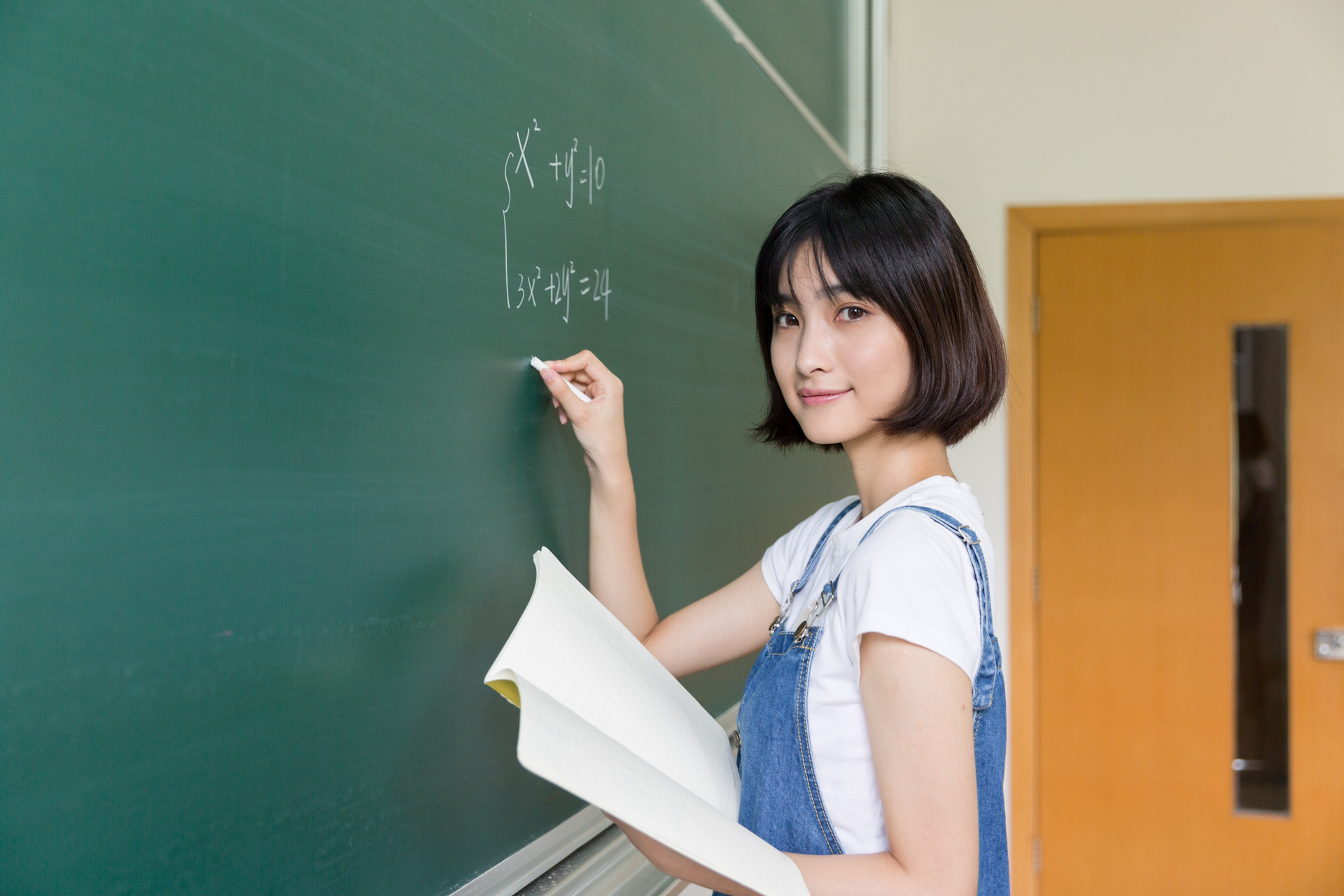 七年变四次！教师资格证回归原点，三届学生欲哭无泪