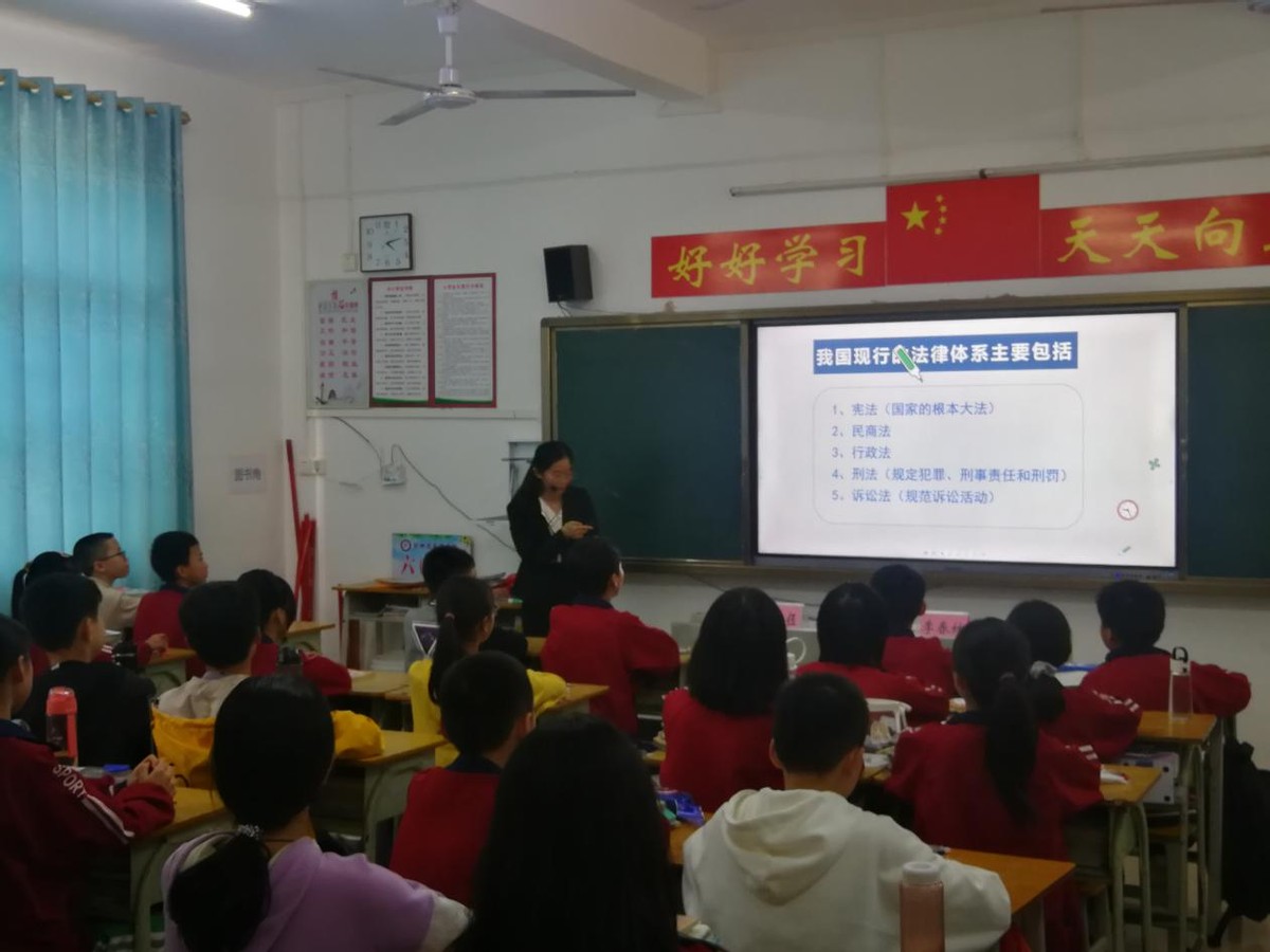 化州市司法局开展《法治进校园》活动