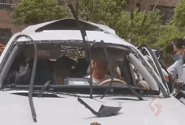 男子點煙瞬間車內突然爆炸，只因放了這些小物品