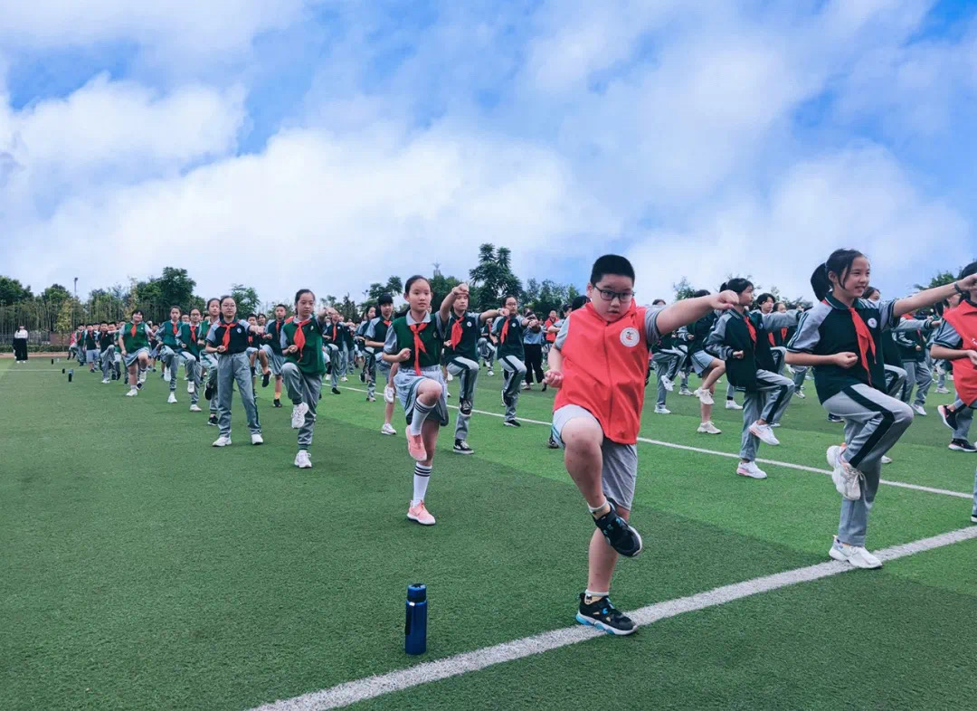 岁末年初“数说”教育，成都实外五龙山夯实基础展望新年