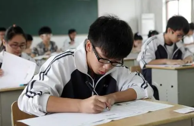 西南地区高校30强出炉，云南大学未进前五，川大稳坐第一交椅