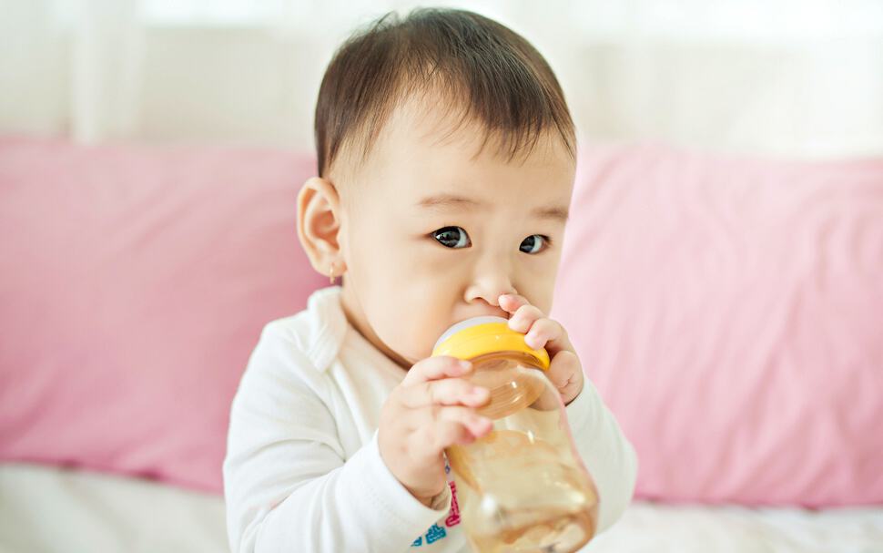 婴儿需要喝水吗？婆婆赞成，医生反对，媳妇夹在中间左右为难