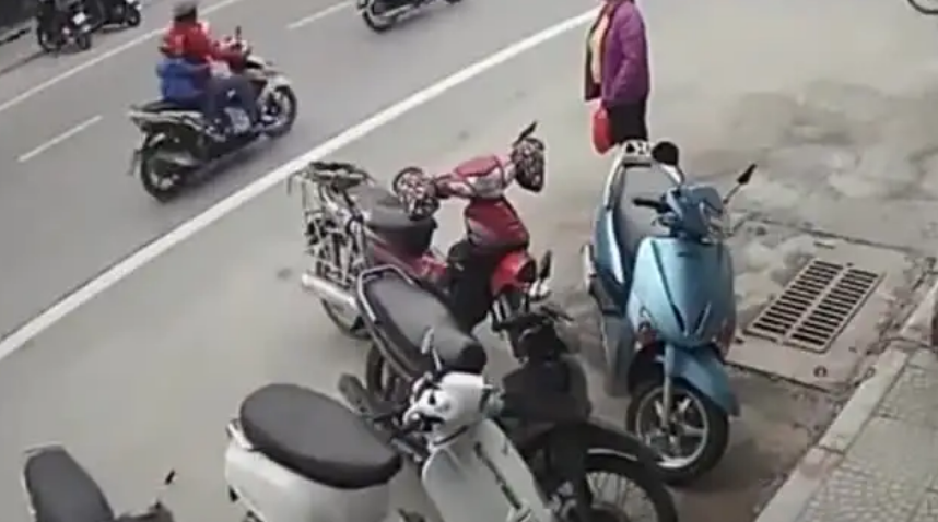 2011年，陕西男子收到与不知名女子裸照，警方查出系列民生大案