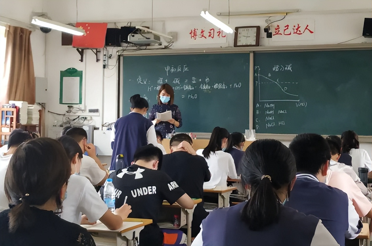 老师表面很喜欢，内心却“嫌弃到不行”的3类学生，地位不如学渣