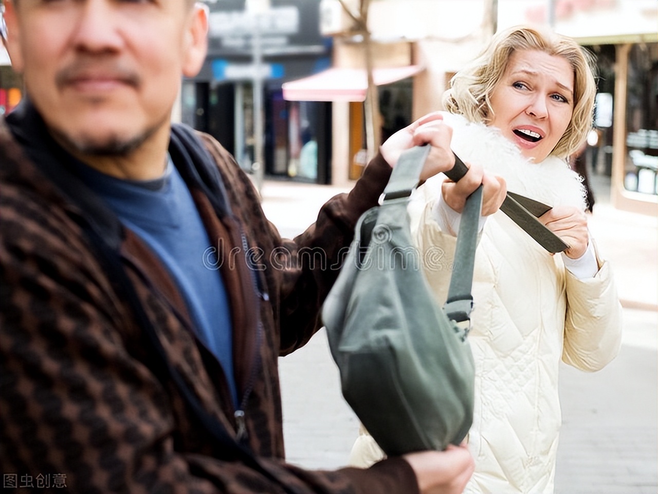 武汉市李某某持凶器抢劫经肖a href=//lawyer.110.com/lawyer/find/律师/a成功辩护适用缓刑