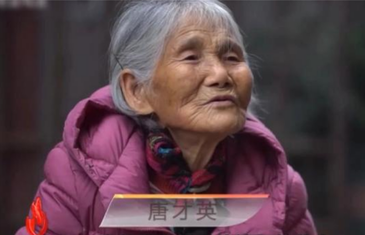 2021年，江西24岁小伙与85岁老人拍“婚纱照”，背后原因令人泪目