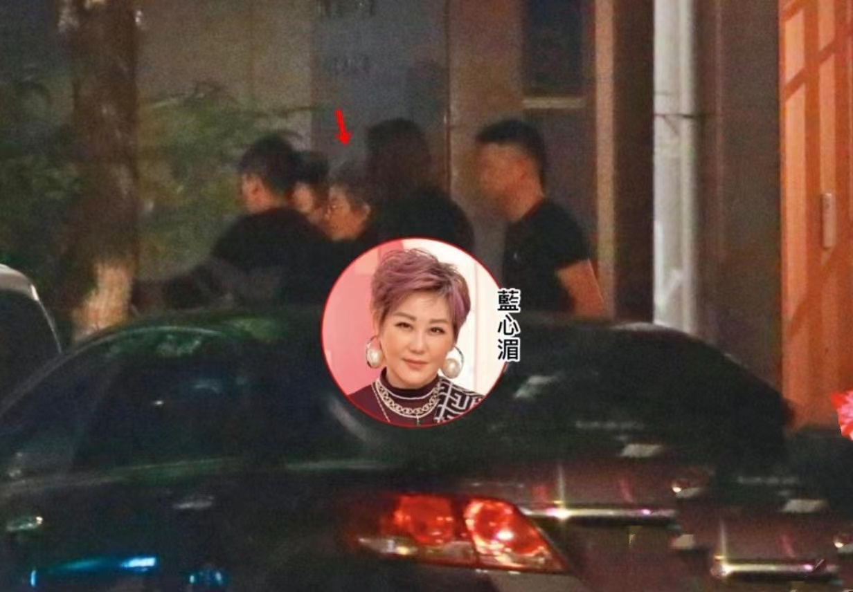 邱泽许玮甯闪婚后首度甜蜜同框，与好友拥抱告别后同返爱巢