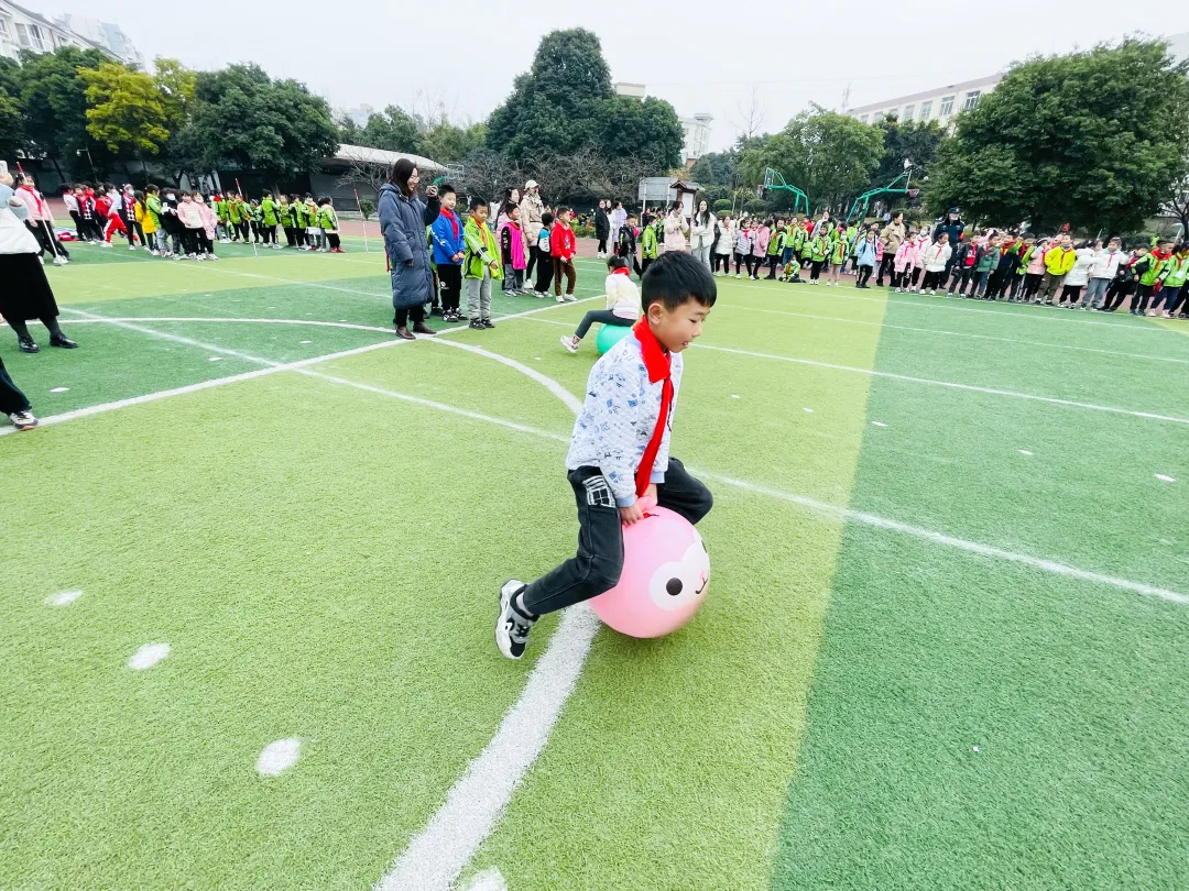 “爱成都 迎大运”运动点燃冬日激情——双流区公兴小学体育节活动