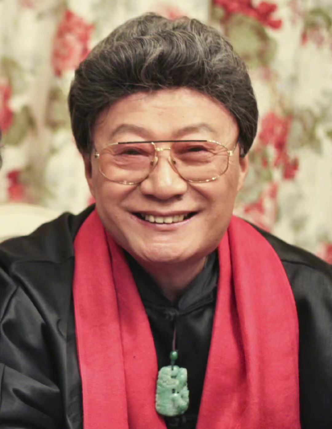 他是胡军的父亲，我国著名歌唱家，打过仗，留过洋，娶了个好媳妇