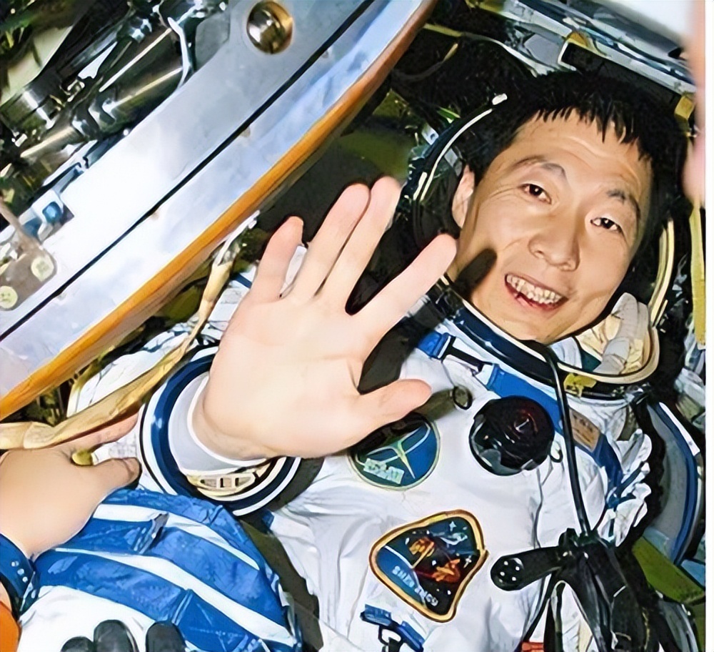 03年杨利伟在太空听到"敲门声",13年后