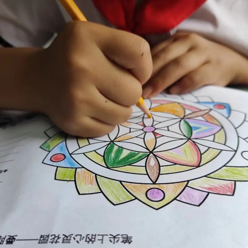 关爱自我·向阳启航——四川天府新区南湖小学心理健康月活动掠影