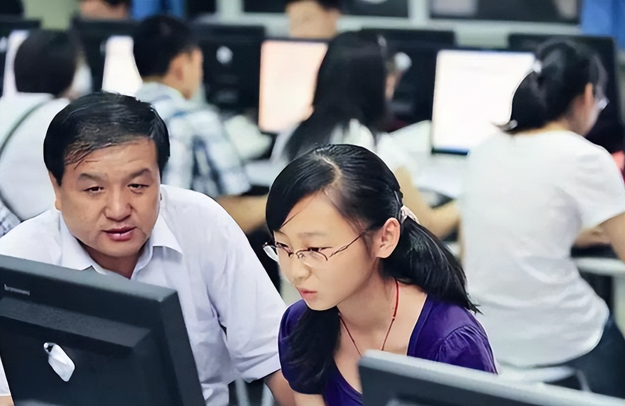 2022高考在即，报考时优先选“专业”还是“学校”？教授给出答案