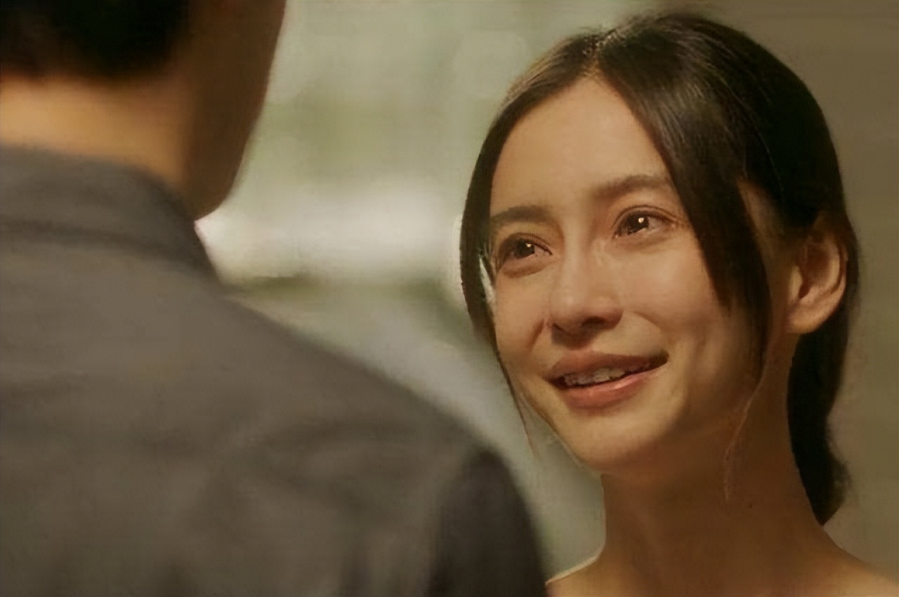 Angelababy十年容貌对比上热搜,整容争议不攻自破,33岁美貌依旧