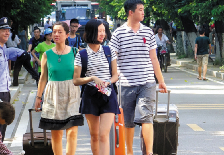 大学学费不同幅度“上涨”，未来恐普遍不低于4千，家长感到心慌