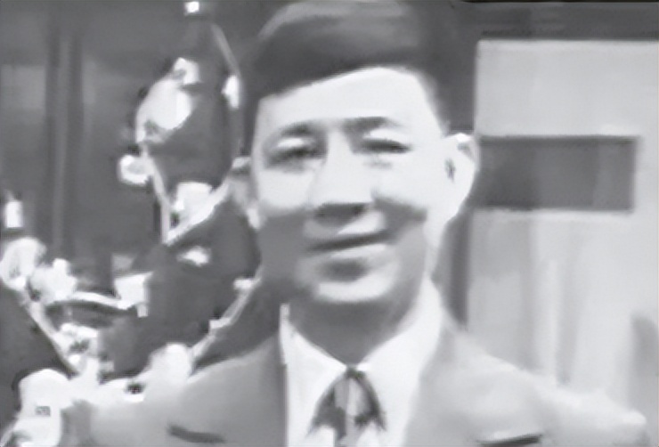 1977�� ������Ǯ��ɫ�����ķ�԰�� ��ʻ�Ƚ�ս���Ӵܶ԰�