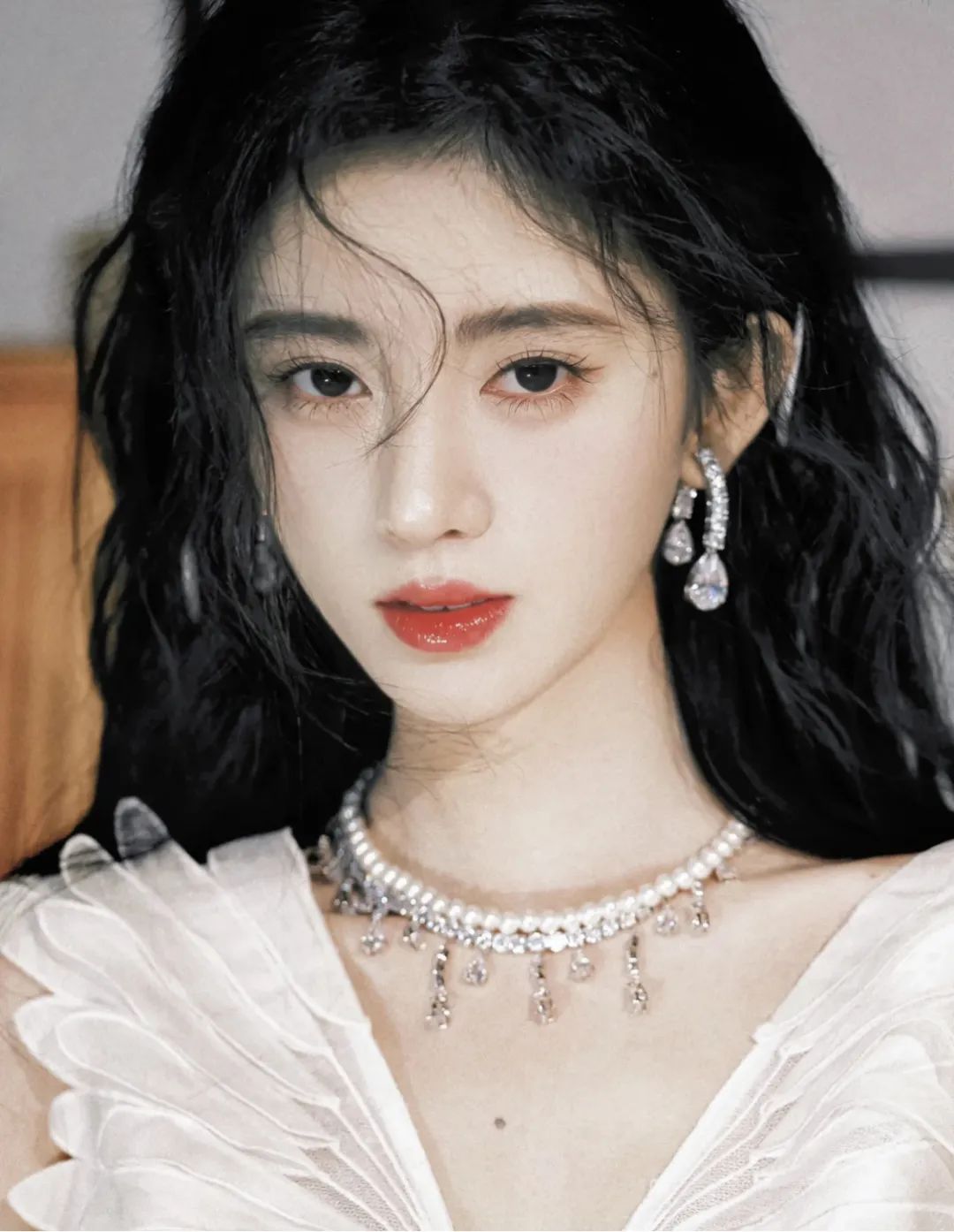 鞠婧祎：从平平无奇的土味路人，蜕变成氛围感女王