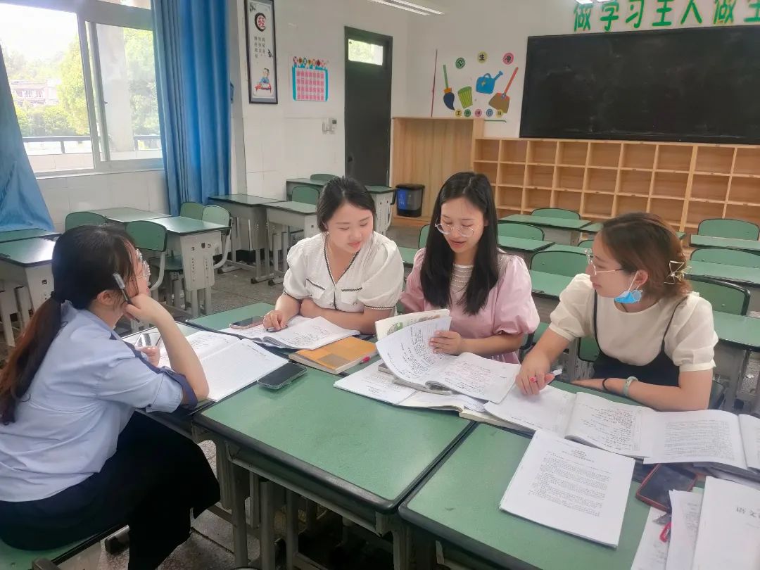 成都市双流区记黄龙溪学校一二年级语文组教坛新秀说课活动