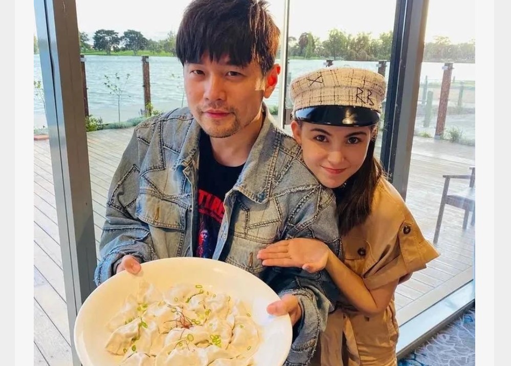 不炒作不乱搞，娱圈最干净的12对夫妻，个个与原配不离不弃