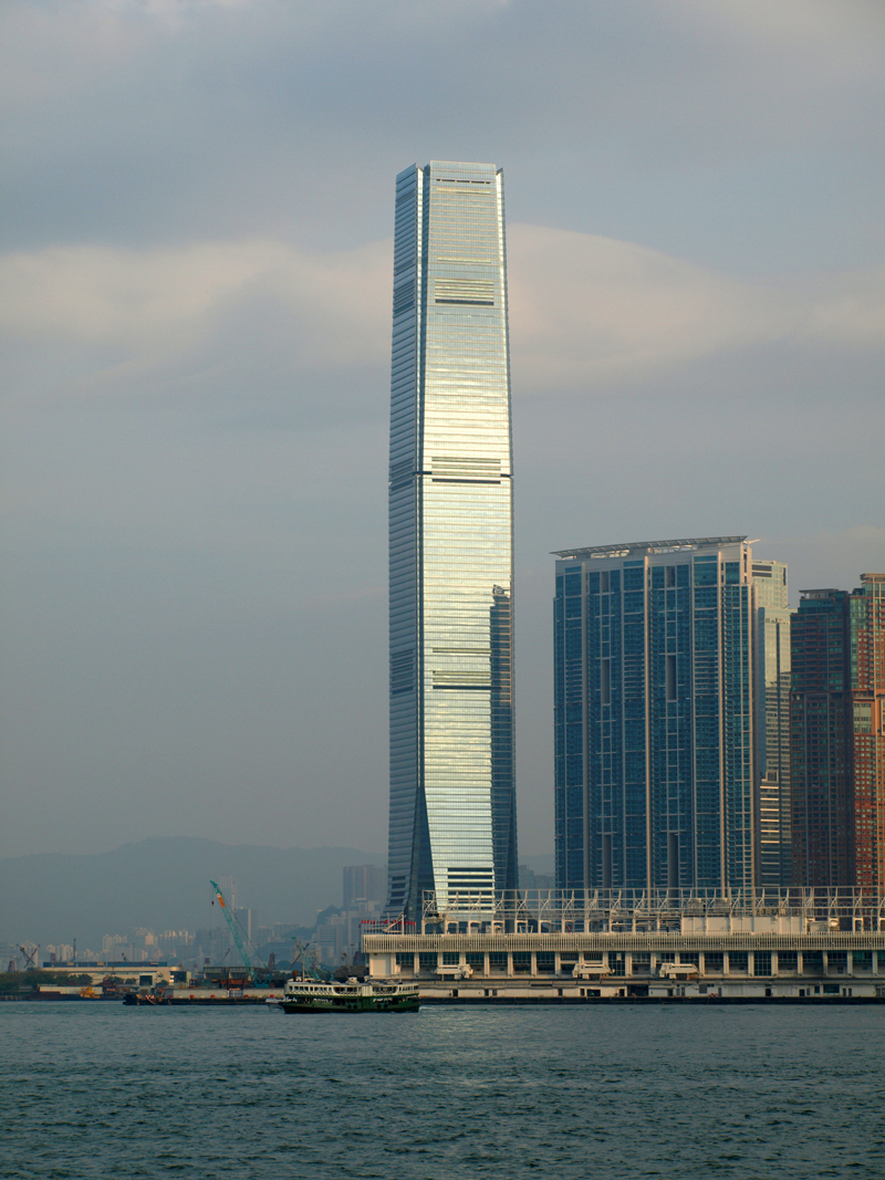 项目名称:香港环球贸易广场项目高度:484米香港是全球知名的摩天城市