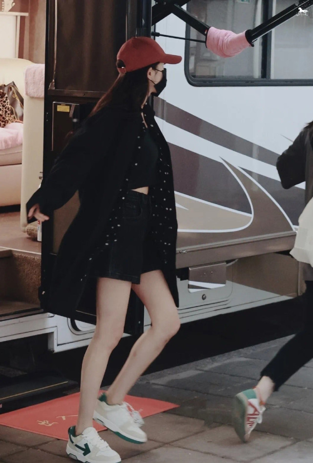 杨幂的少女感穿搭请收下