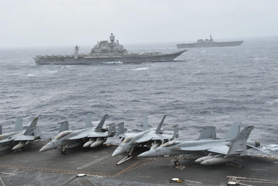 150�Ҷ�180�ң��й����պ�ӡ���Ĺ������Աȣ�����С�����������