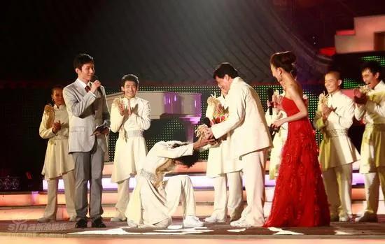 昙花一现的新七小福组合，由成龙的接班人变成了频频领盒饭的龙套