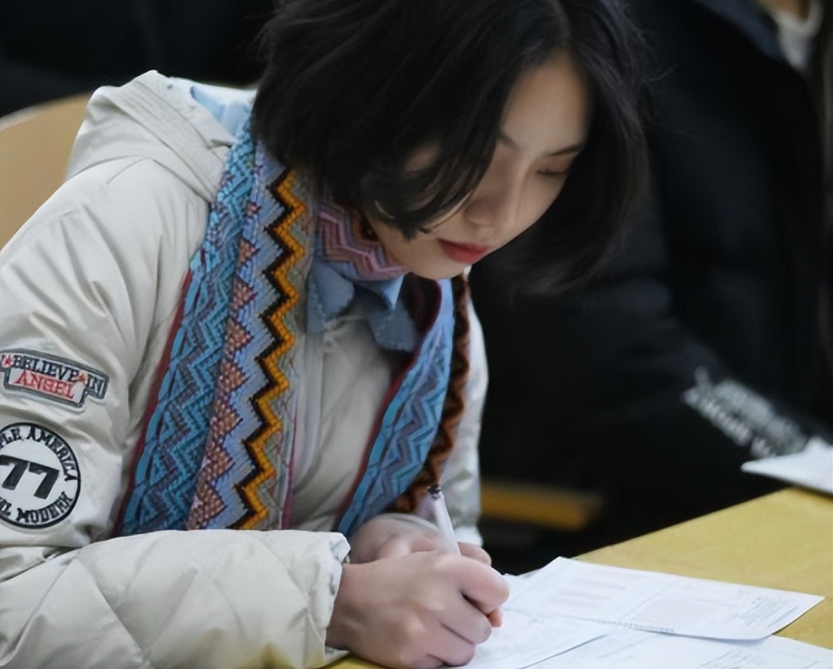 超半数受访大学生表示，毕业后将会考研，明年报考人数或超520万