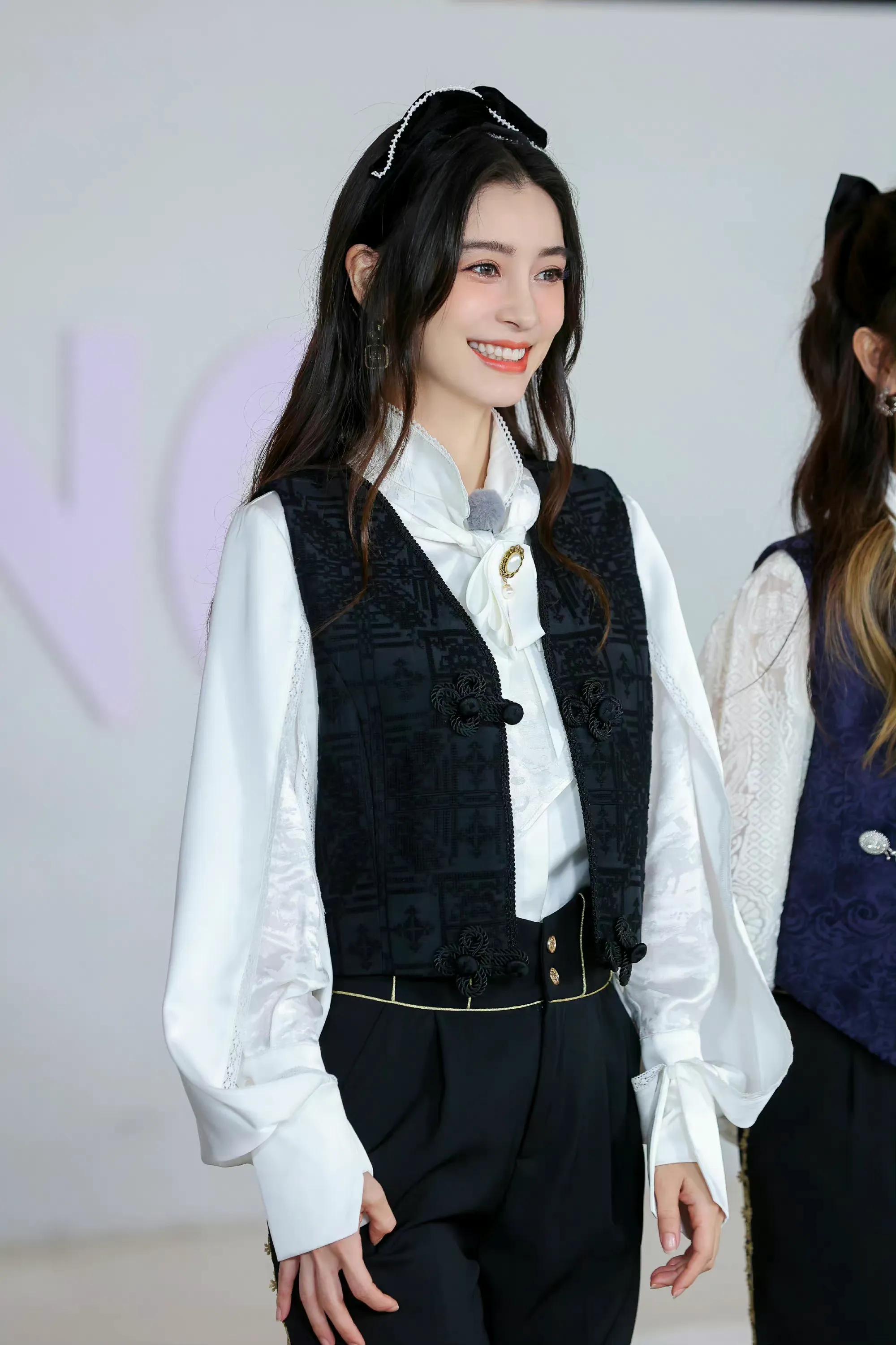 综艺《奔跑吧》最新一期来啦！有精彩的撕名牌大战哦