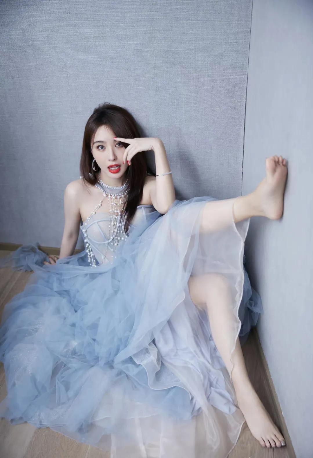 资深少女李菲儿