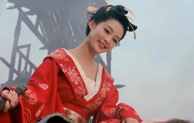 “疯批美人”别乱演，有人五官乱飞成真疯，有人病娇邪魅太撩人