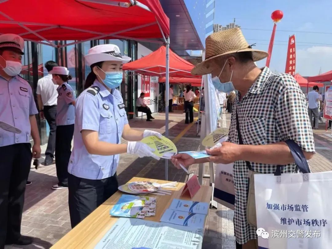 创城进行时丨先劝导再处罚，7月10日这天这些人不佩戴安全头盔被处罚，滨州交警教您如何规范佩戴头盔？