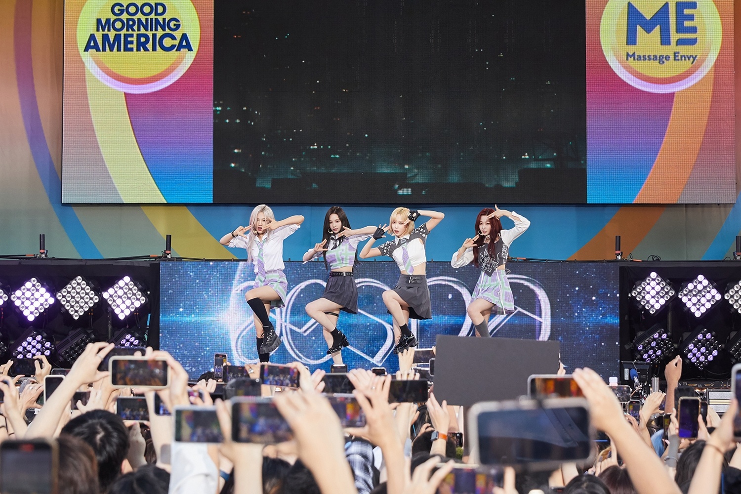 《宇宙组合》aespa在美国ABC的“GMA 2022 Summer Concert Series”