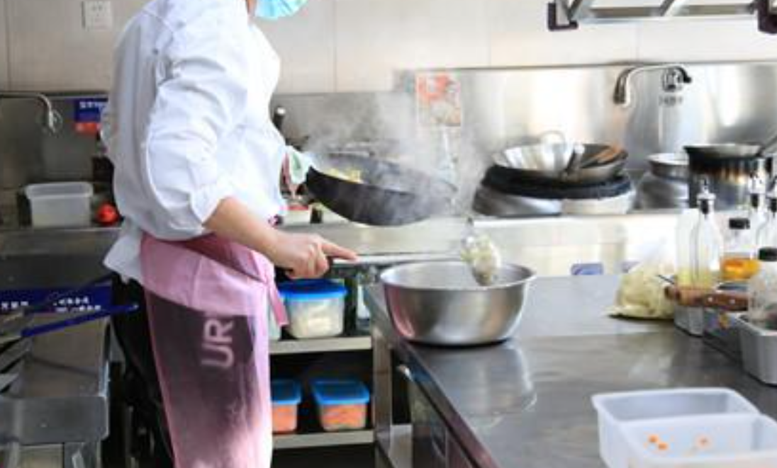 1990年，17岁学生残忍杀害一对上海母女，用铅笔在桌上留下6个字